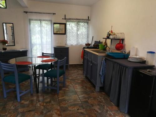 Konyha, La Maisonnette, linda casita en el bosque in San Pedro