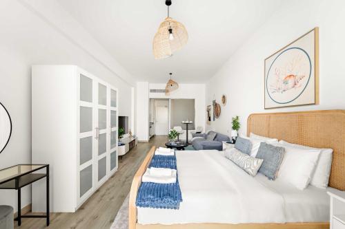 Silkhaus Vacation Homes Sea View Studio in Palm Jumeirah - image 3