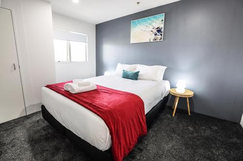 2br newly renovated apartment w free parking