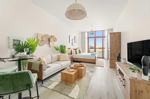 Silkhaus Vacation Homes Beach Access Studio in Palm Views East, Dubái