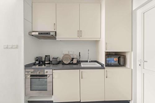 Silkhaus Vacation Homes Beach Access Studio in Palm Views East - image 4