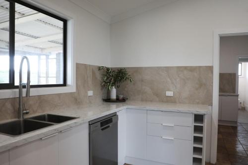 ห้องครัว, Dreamy Abode - Vineyard Retreat in บาร์เมรา