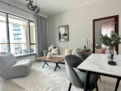 Silkhaus Vacation Homes 1BR Downtown Heart in Emaar Tower, Dubai
