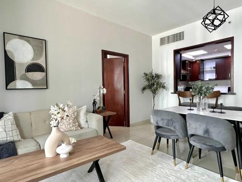 Silkhaus Vacation Homes 1BR Downtown Heart in Emaar Tower - image 7