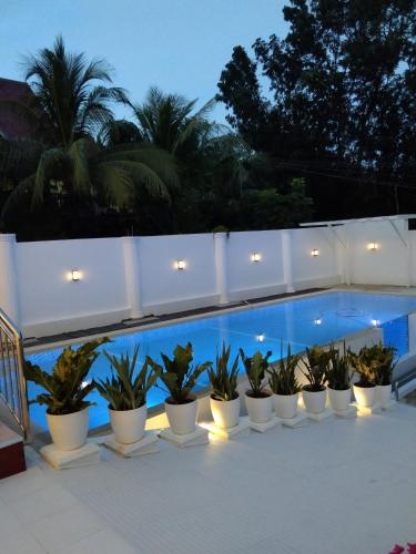 สระว่ายน้ำ, Siquijor island Castle Resort in ลาซี่