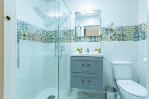 Hostel Mayflowers Room Type - Standard Queen Room