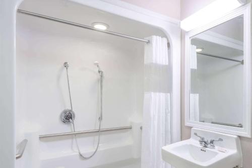 Baymont by Wyndham Cambridge - main image