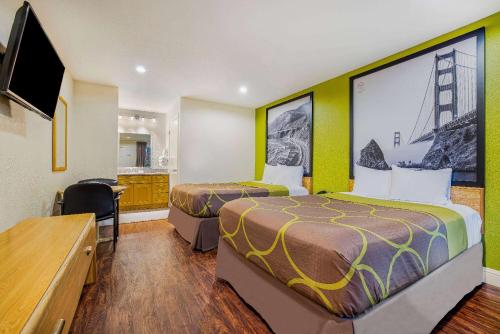 Super 8 by Wyndham Auburn - image 7