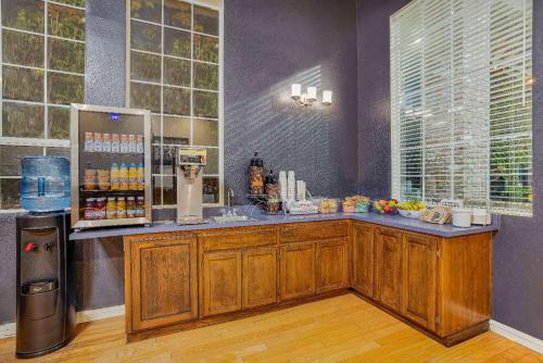 Étterem, Super 8 By Wyndham Auburn in Auburn