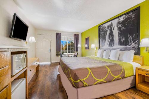 Super 8 By Wyndham Auburn in Auburn