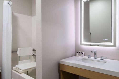 Holiday Inn Minneapolis NW Elk River an IHG Hotel - image 2