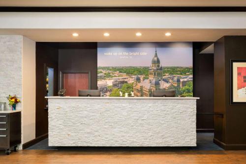 La Quinta by Wyndham Denton - University Drive - image 9