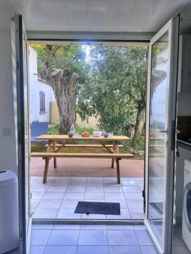 บริการและสิ่งอำนวยความสะดวก, Les pieds dans l'eau T2 E in กัลวี