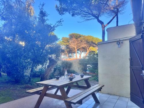 บริการและสิ่งอำนวยความสะดวก, Les pieds dans l'eau T2 E in กัลวี