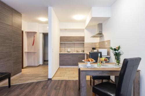 Studio Apartment image 9