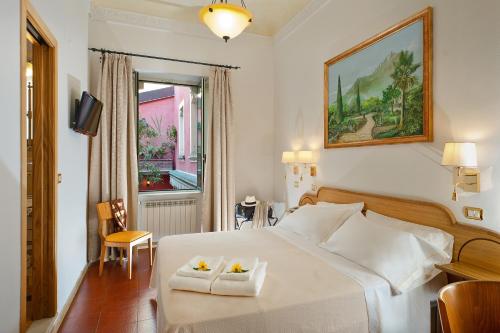 Classic Double or Twin Room image 5