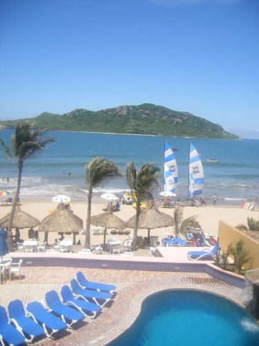 Las Flores Beach Resort in Mazatlán, Mexico - 100 reviews, price from $72 | Planet of Hotels Las Flores Beach Resort in Mazatlán, Mexico - 100 reviews, price from $72 | Planet of Hotels