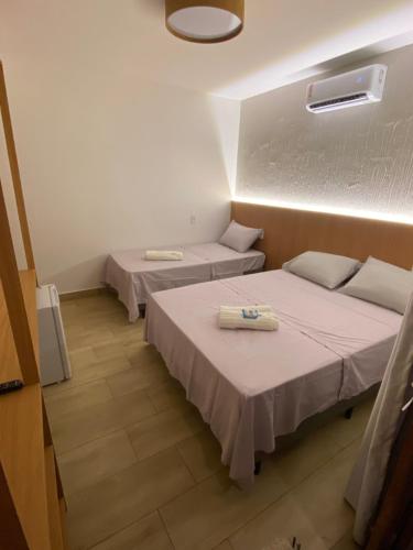 1 double bed, 1 twin bed