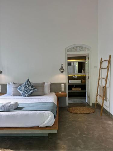 Five-Bedroom House image 10