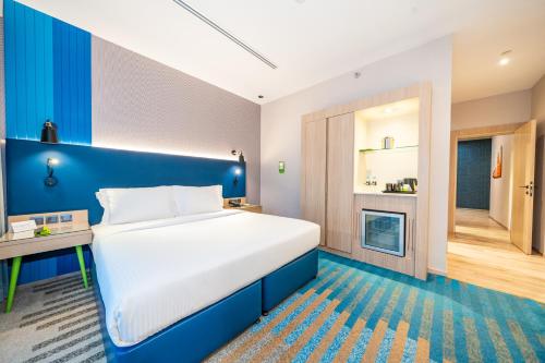 room detail thumbnail 1