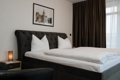 1 king bed, 1 sofa bed