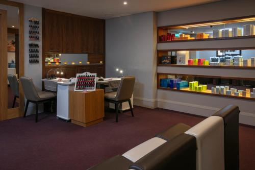 DoubleTree By Hilton Glasgow Westerwood Spa & Golf Resort - image 11
