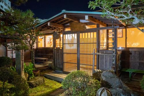 room detail thumbnail 1