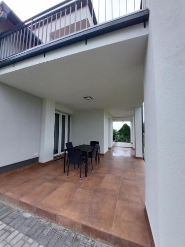 Vitorlás Apartman (Vitorlas Apartman) in Balatonszárszó