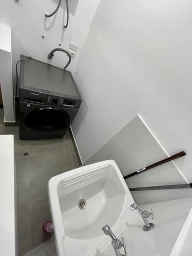 Depa frente a la Clínica Ricardo Palma