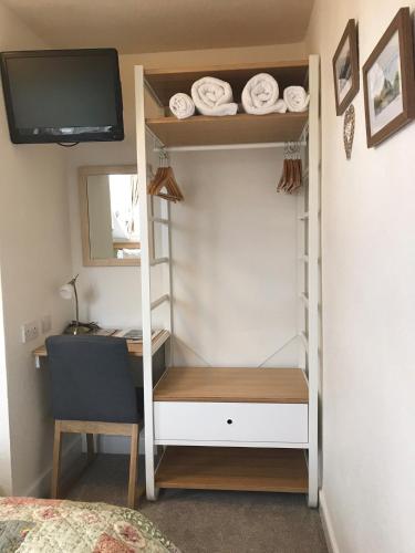 May Cottage B&B - image 11