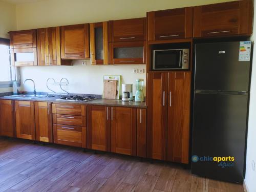 Kitchen, Chic house with pool in Kribi