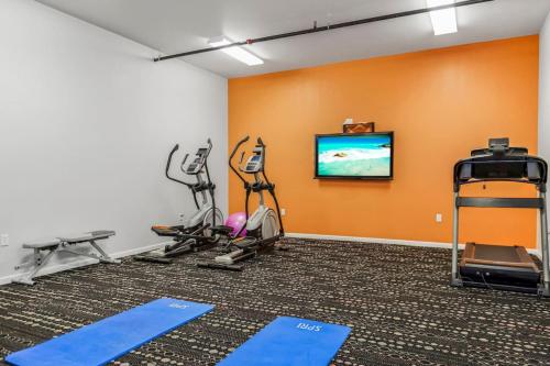 Cozy 1BR Parking, Rooftop, Near Arrowhd & TMobile, Kansas City (foto 7)