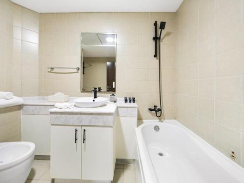 Heart of the Marina 1 Bdr Flat Only Stays - image 3