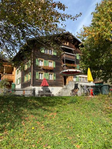 Casa Vegana, 3,5 Zi Wohnung, 5 PL, 2 Bäder (Casa Vegana, 3,5 Zi Wohnung, 5 PL, 2 Bader) in Trun