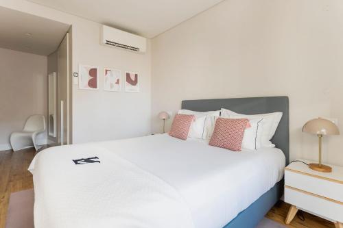One-Bedroom Apartment image 10