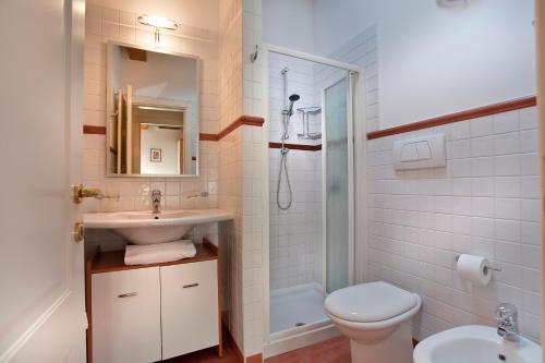 One-Bedroom Apartment image 10