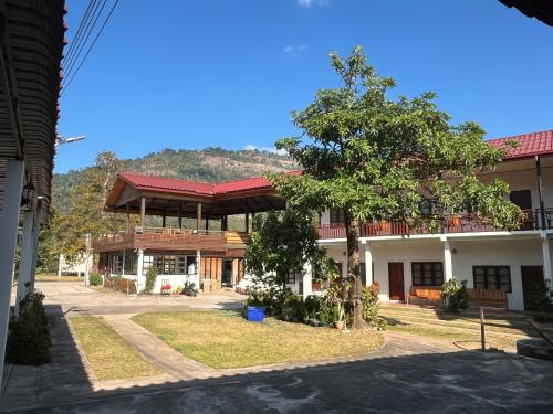 Sanhak Guesthouse in Na Hin