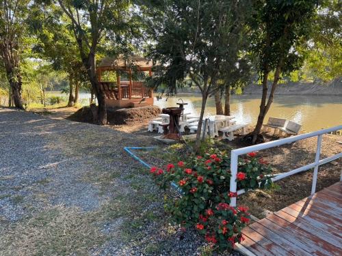สวนภาวัฒน์ - Pawat Waterfront & Resort, Phra Nakhon Si Ayutthaya (zdjęcie 9)