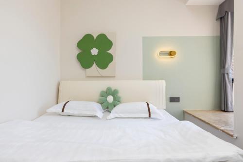 2 bedrooms, 3 beds
