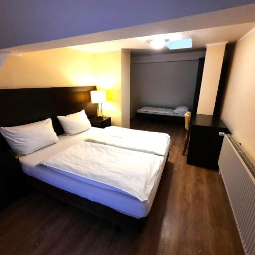 Hotel ARIANA Köln, Cologne (photo 8)