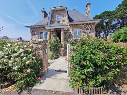 Maison bretonne traditionnelle gîte à louer La Clarté