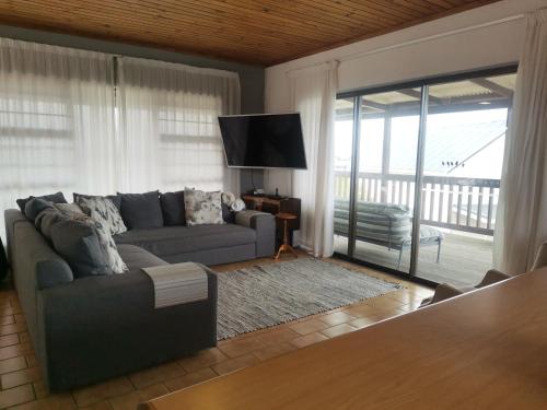 Spacious, comfortable beach house in Pantai Pearly