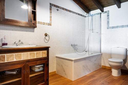 ห้องน้ำ, La Xamoca Apartamentos Rurales in เรียวเซโก