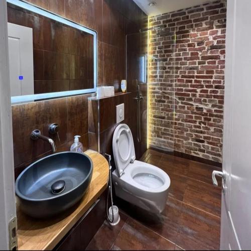 Central Apartment Myslym Shyri Street with balcony, Tirana (photo 8)