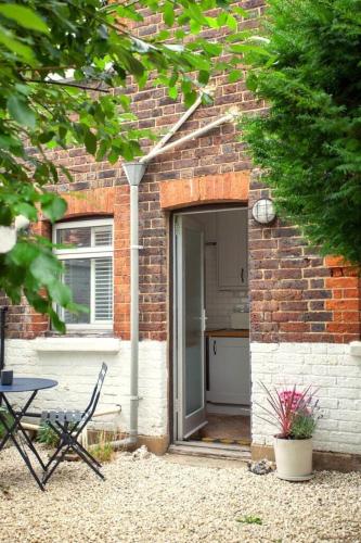 Kert, The Cycling Cottage, Surrey Hills AONB, Dorking in Dorking