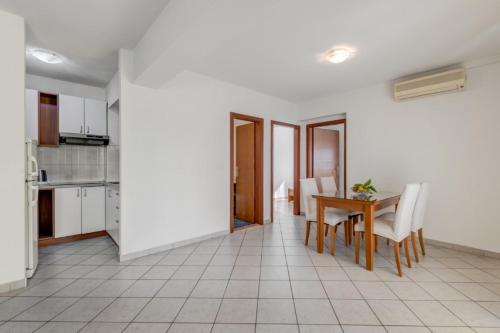 Ruža&Nikolina "1" apartmani - Baška Voda 2