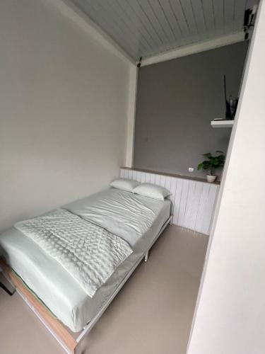 Sarasutha pool and villa in Lingsar