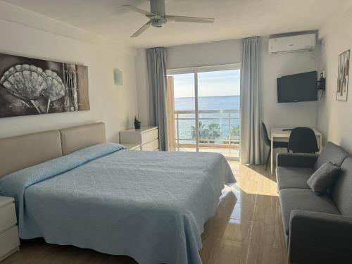 3 twin beds