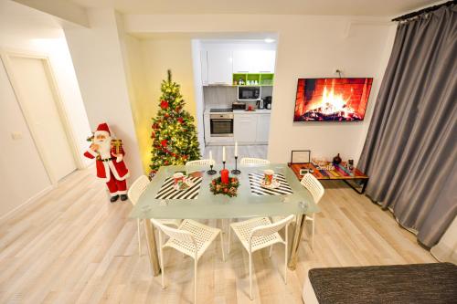 Bucharest Accommodation Apartments Room Type - Three-Bedroom Apartment with Balcony