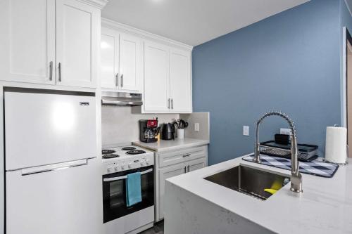 HTX Dtown Apt I Sleeps 7 Wi-Fi Parking Free Gym in Houston, USA
